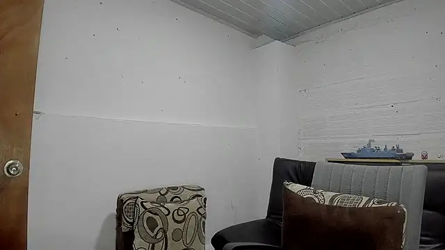 Snapshot of Himoreno25 chatting on March 18, 12:16 am Himoreno25 online show from March 18, 12:16 am