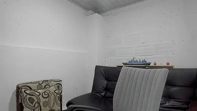 Snapshot of Himoreno25 chatting on March 21, 11:23 pm Himoreno25 online show from March 21, 11:23 pm