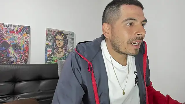 Snapshot of Himoreno25 chatting on October 20, 8:42 pm Himoreno25 online show from October 20, 8:42 pm