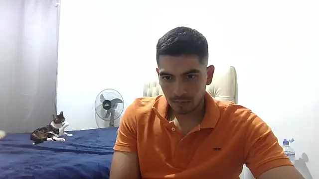 Snapshot of Himoreno25 chatting on December 5, 1:47 am Himoreno25 online show from December 5, 1:47 am