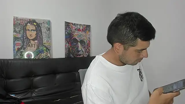 Snapshot of Himoreno25 chatting on February 20, 1:35 am Himoreno25 online show from February 20, 1:35 am