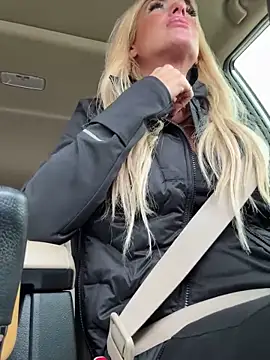 blondiluvsanal online show from February 11, 8:42 pm