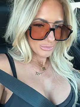 blondiluvsanal online show from October 4, 10:19 pm