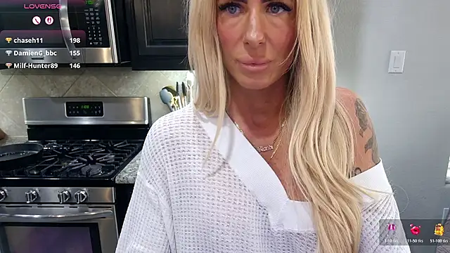 blondiluvsanal online show from March 31, 4:07 pm