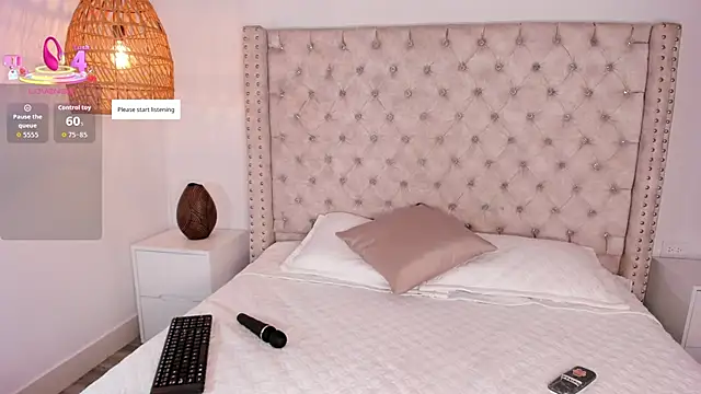 Snapshot of Maya_Bluee chatting on October 5, 3:49 am Maya Bluee online show from October 5, 3:49 am