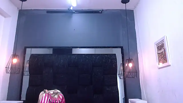 AndreaGil  online show from September 25, 6:55 pm