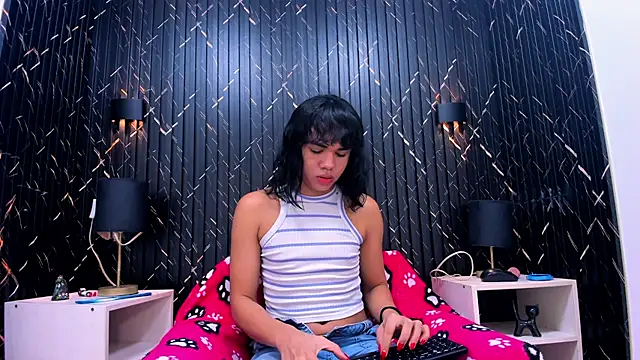 AndreaGil  online show from October 10, 1:21 pm