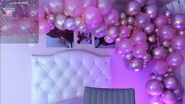 Snapshot of ellarosee_ chatting on March 13, 10:43 pm ellarosee online show from March 13, 10:43 pm