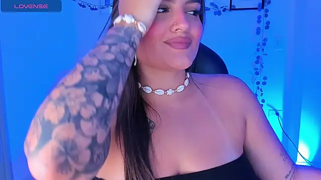 ellarosee  online show from April 14, 5:30 pm