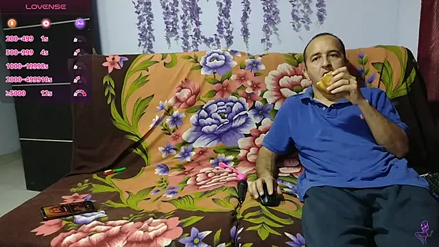 Snapshot of yazfore2 chatting on November 12, 12:22 am yazfore2 online show from November 12, 12:22 am