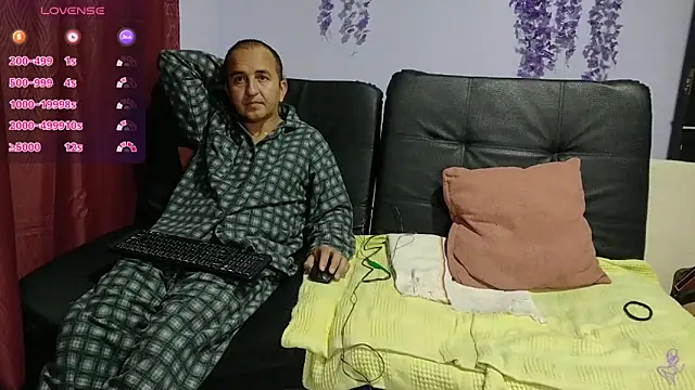 Snapshot of yazfore2 chatting on November 15, 12:19 am yazfore2 online show from November 15, 12:19 am