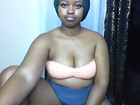 Snapshot of Candii_wet_ chatting on February 7, 11:45 pm Candii wet online show from February 7, 11:45 pm
