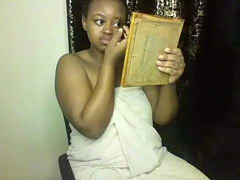 Snapshot of Candii_wet_ chatting on February 20, 12:08 am Candii wet online show from February 20, 12:08 am