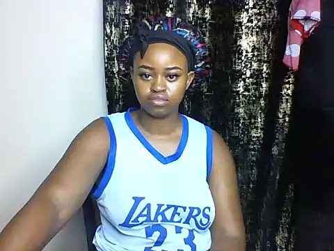 Snapshot of Candii_wet_ chatting on March 16, 2:43 am Candii wet online show from March 16, 2:43 am