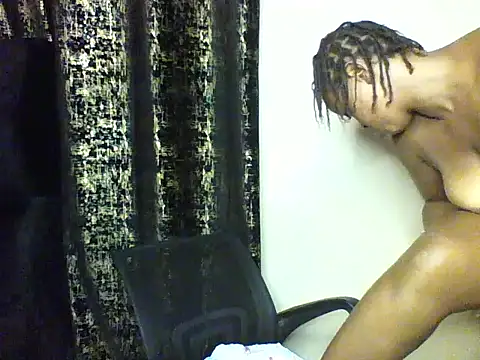 Snapshot of Candii_wet_ chatting on October 3, 7:33 pm Candii wet online show from October 3, 7:33 pm