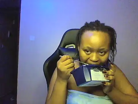 Snapshot of Candii_wet_ chatting on February 6, 12:48 am Candii wet online show from February 6, 12:48 am