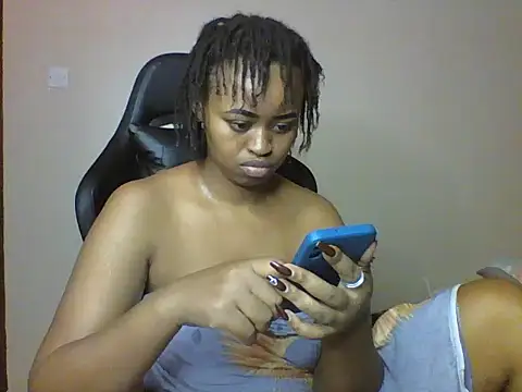 Snapshot of Candii_wet_ chatting on February 8, 4:32 pm Candii wet online show from February 8, 4:32 pm