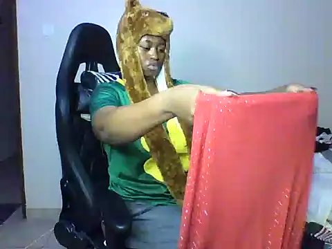 Snapshot of Candii_wet_ chatting on February 15, 3:31 pm Candii wet online show from February 15, 3:31 pm