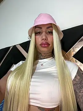 Snapshot of Zaratattoox chatting on June 6, 11:37 am Zaratattoox online show from June 6, 11:37 am