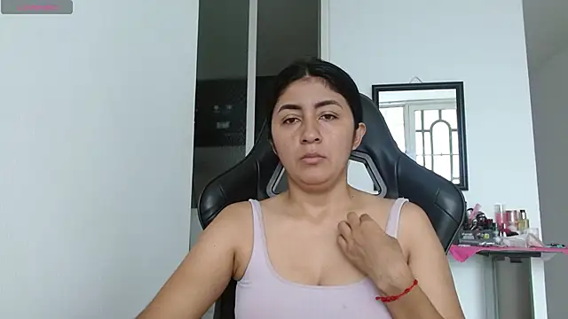 Snapshot of danna_peterson1 chatting on November 17, 3:07 pm danna peterson1 online show from November 17, 3:07 pm