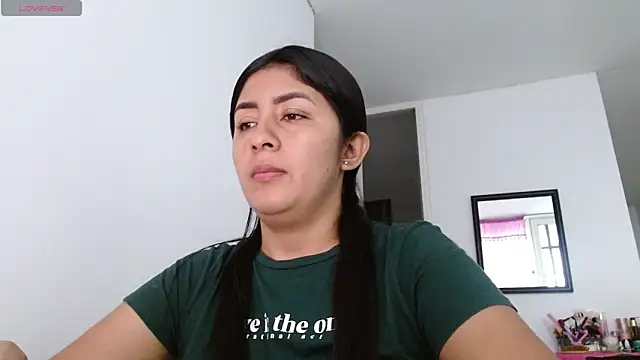 Snapshot of danna_peterson1 chatting on December 4, 8:28 pm danna peterson1 online show from December 4, 8:28 pm