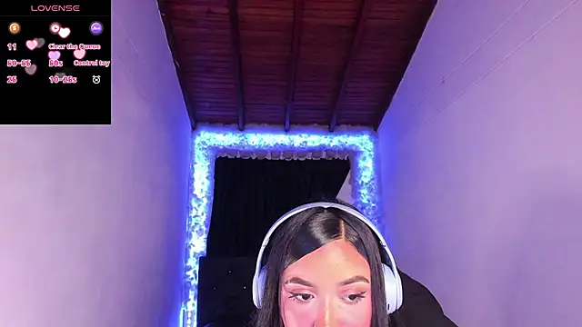 Snapshot of Mariana_Hasper_ chatting on December 4, 2:20 am Mariana Hasper  online show from December 4, 2:20 am