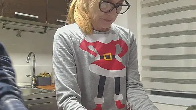 couplemilf2 online show from November 23, 4:40 pm