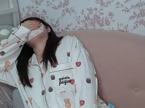 Snapshot of mei_hosina chatting on February 6, 3:48 pm mei hosina online show from February 6, 3:48 pm