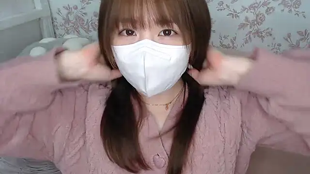 Snapshot of mei_hosina chatting on March 28, 3:33 pm mei hosina online show from March 28, 3:33 pm