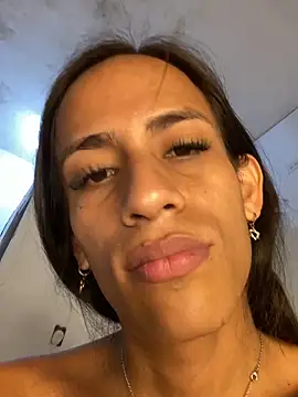 Snapshot of AlexaWarner chatting on June 9, 12:22 am AlexaWarner online show from June 9, 12:22 am