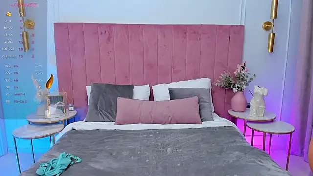 MilaVoxx online show from December 6, 6:04 am