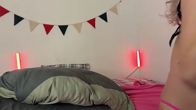 MiaDavis21 online show from December 4, 6:12 am