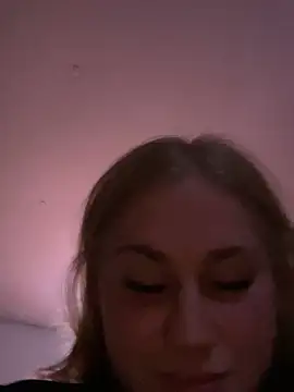 Prettypinkisland online show from June 28, 4:40 am