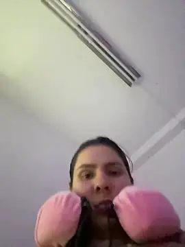 SofiaG  online show from December 21, 1:58 am