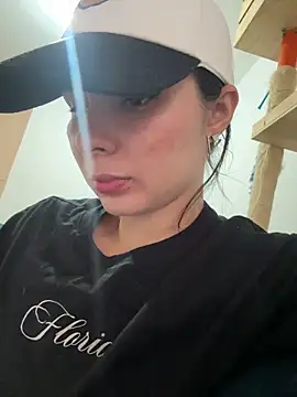 SofiaG  online show from February 4, 2:10 pm