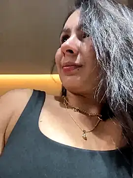 SofiaG  online show from December 3, 9:35 pm