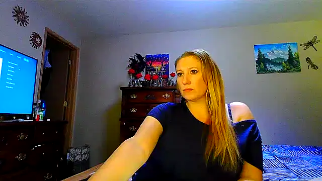 lilyhornyhousewife online show from February 2, 12:35 pm