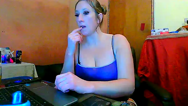 lilyhornyhousewife online show from February 9, 4:46 am