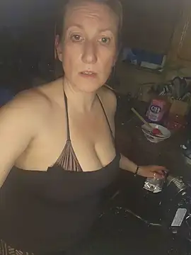 lilyhornyhousewife online show from June 27, 12:22 pm