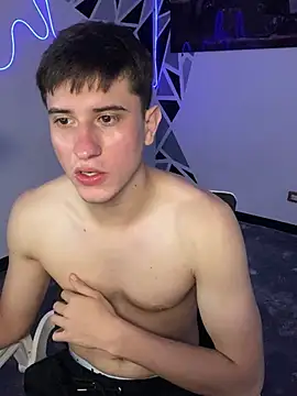 Snapshot of oliver_Lz chatting on February 28, 10:17 pm oliver Lz online show from February 28, 10:17 pm