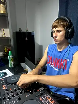 Snapshot of oliver_Lz chatting on October 16, 12:55 am oliver Lz online show from October 16, 12:55 am