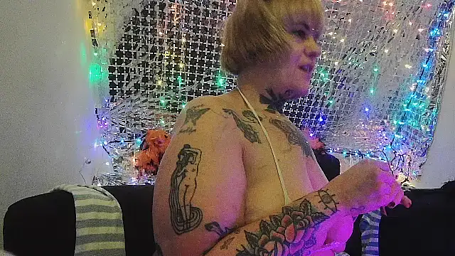 Hunniebunnie78 online show from July 19, 2:37 am