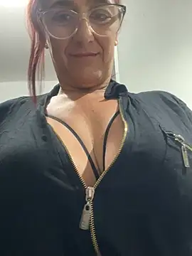 Snapshot of anastasia_and_jordan chatting on February 5, 9:25 am anastasia and jordan online show from February 5, 9:25 am