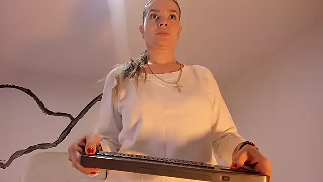 BridgetRodriguez online show from January 31, 12:07 pm