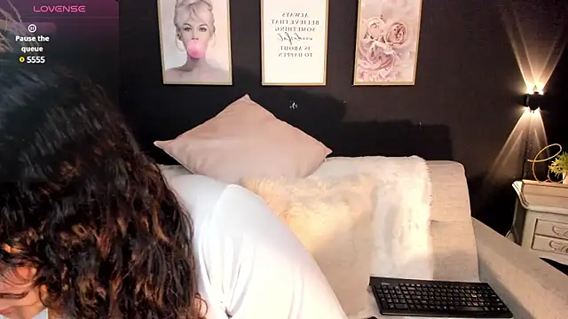 Keisha west online show from February 4, 2:32 pm