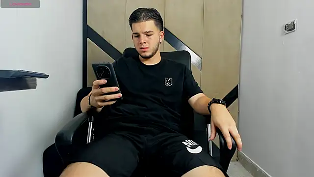 Snapshot of danielclarton1 chatting on January 30, 9:25 pm danielclarton1 online show from January 30, 9:25 pm