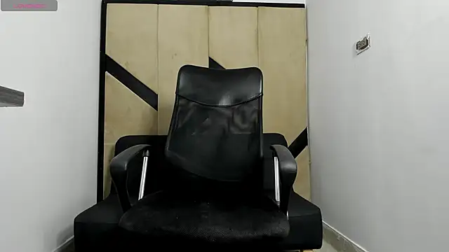 Snapshot of danielclarton1 chatting on February 5, 11:02 am danielclarton1 online show from February 5, 11:02 am