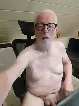 Snapshot of Greyhound70 chatting on October 1, 11:00 pm Greyhound70 online show from October 1, 11:00 pm