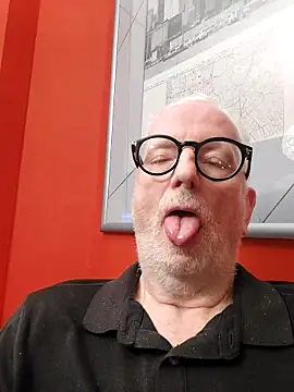 Snapshot of Greyhound70 chatting on February 22, 6:50 pm Greyhound70 online show from February 22, 6:50 pm
