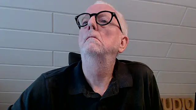 Snapshot of Greyhound70 chatting on March 25, 9:37 am Greyhound70 online show from March 25, 9:37 am